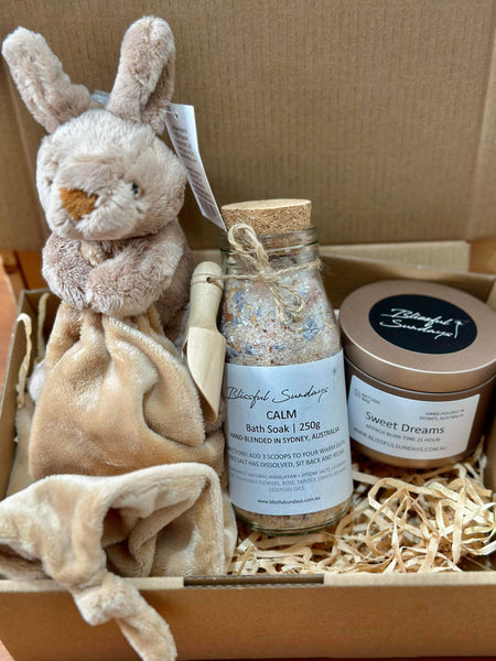 Kangaroo Comfort Blanket Candle and Bath Soak Gift Set